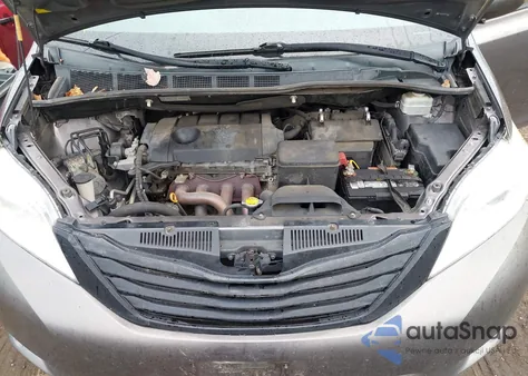 2012 Toyota Sienna Base 7 Passenger z USA, uszkodzony, nr VIN 5TDKA3DC8CS016671